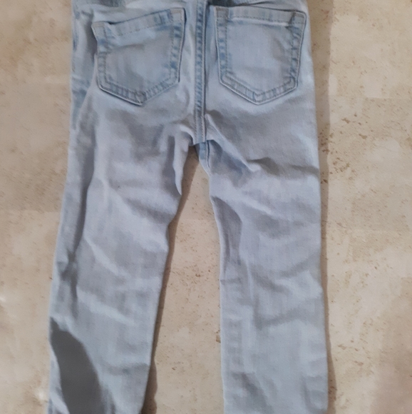 Crop top with distressed jeans - Picture 3 of 6